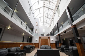 Гостиница Capital Executive Apartment Hotel  Канберра